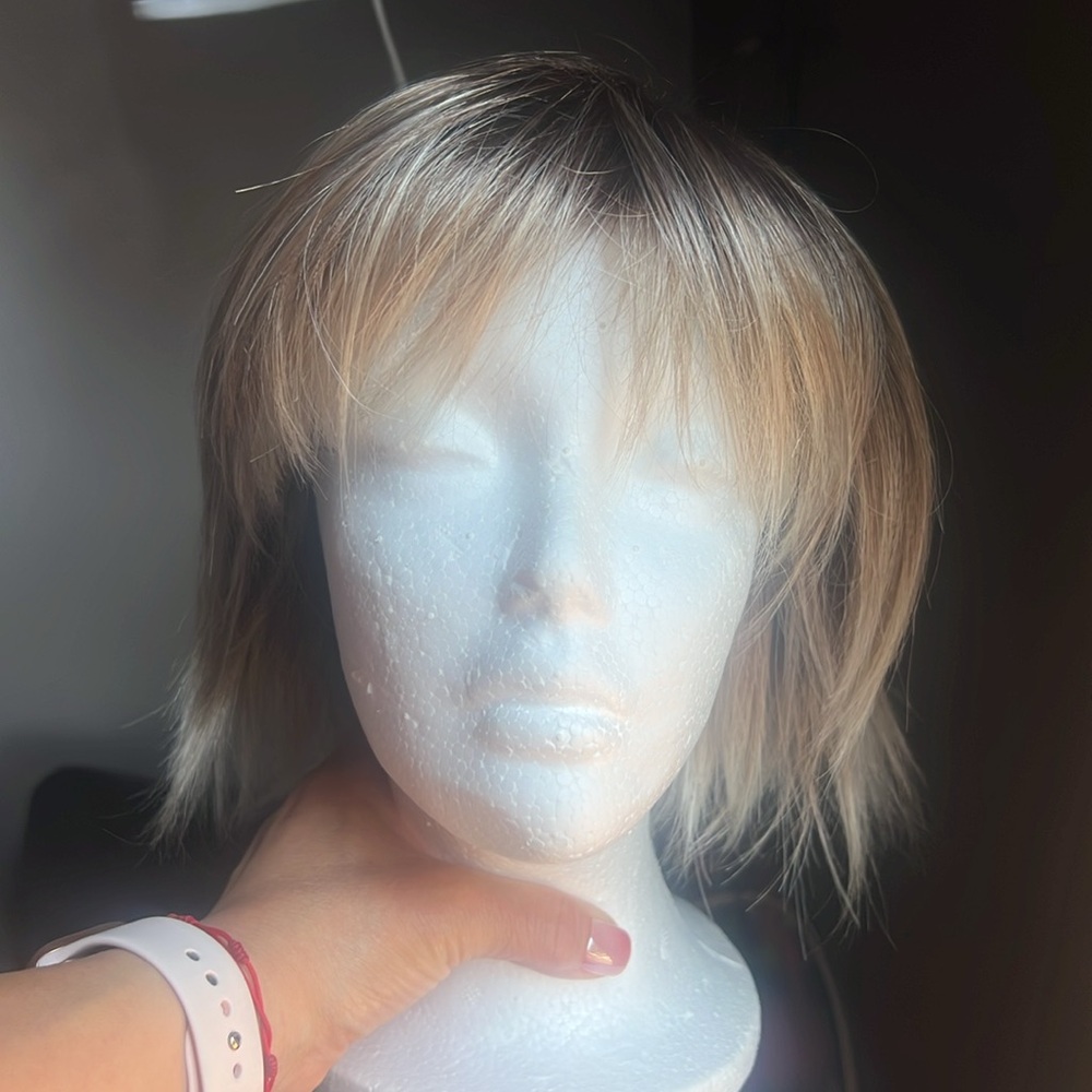 Rene of Paris gorgeous wig. - Picture 3 of 4